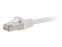 C2G Cat5e Booted Shielded (STP) Network Patch Cable - Kytkentäkaapeli - RJ-45 (uros) to RJ-45 (uros) - 7 m - STP - CAT 5e - valettu - valkoinen 83885